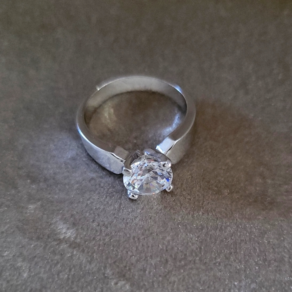 Stunning Latasia Crystal Ring